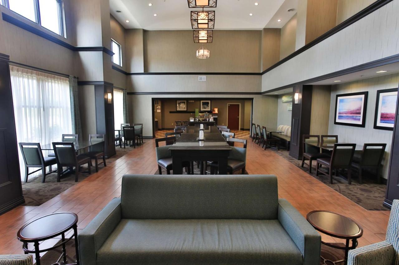 Hampton Inn & Suites Middlebury Екстер'єр фото
