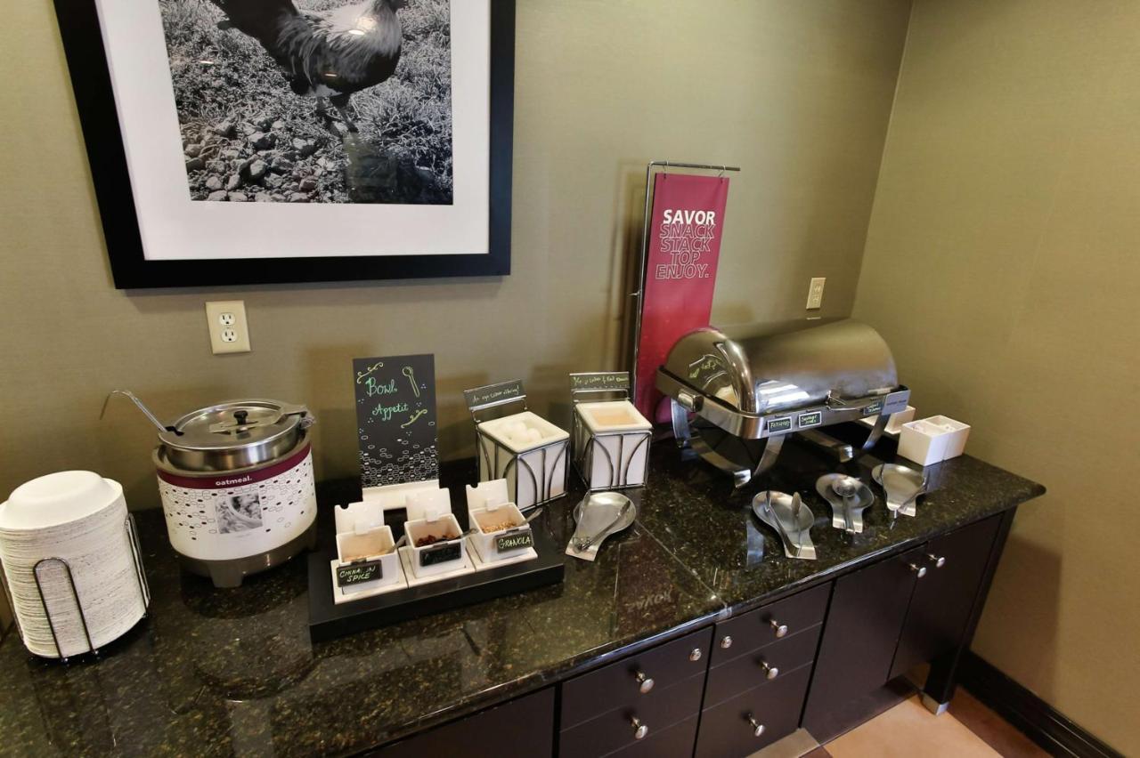 Hampton Inn & Suites Middlebury Екстер'єр фото