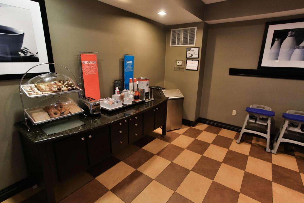 Hampton Inn & Suites Middlebury Екстер'єр фото