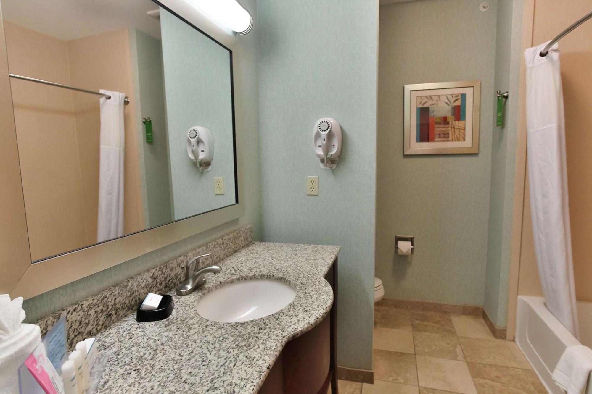 Hampton Inn & Suites Middlebury Екстер'єр фото