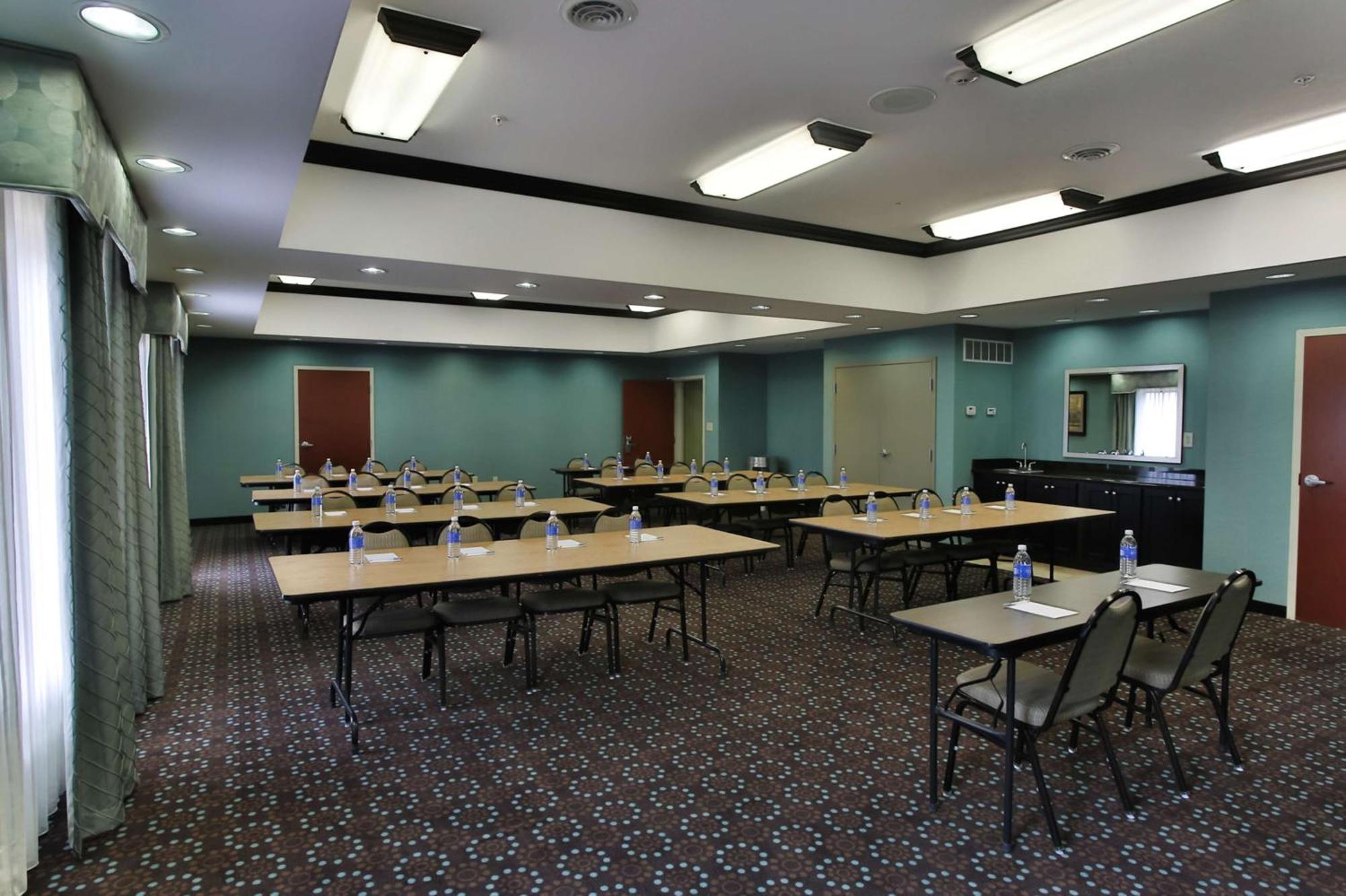 Hampton Inn & Suites Middlebury Екстер'єр фото
